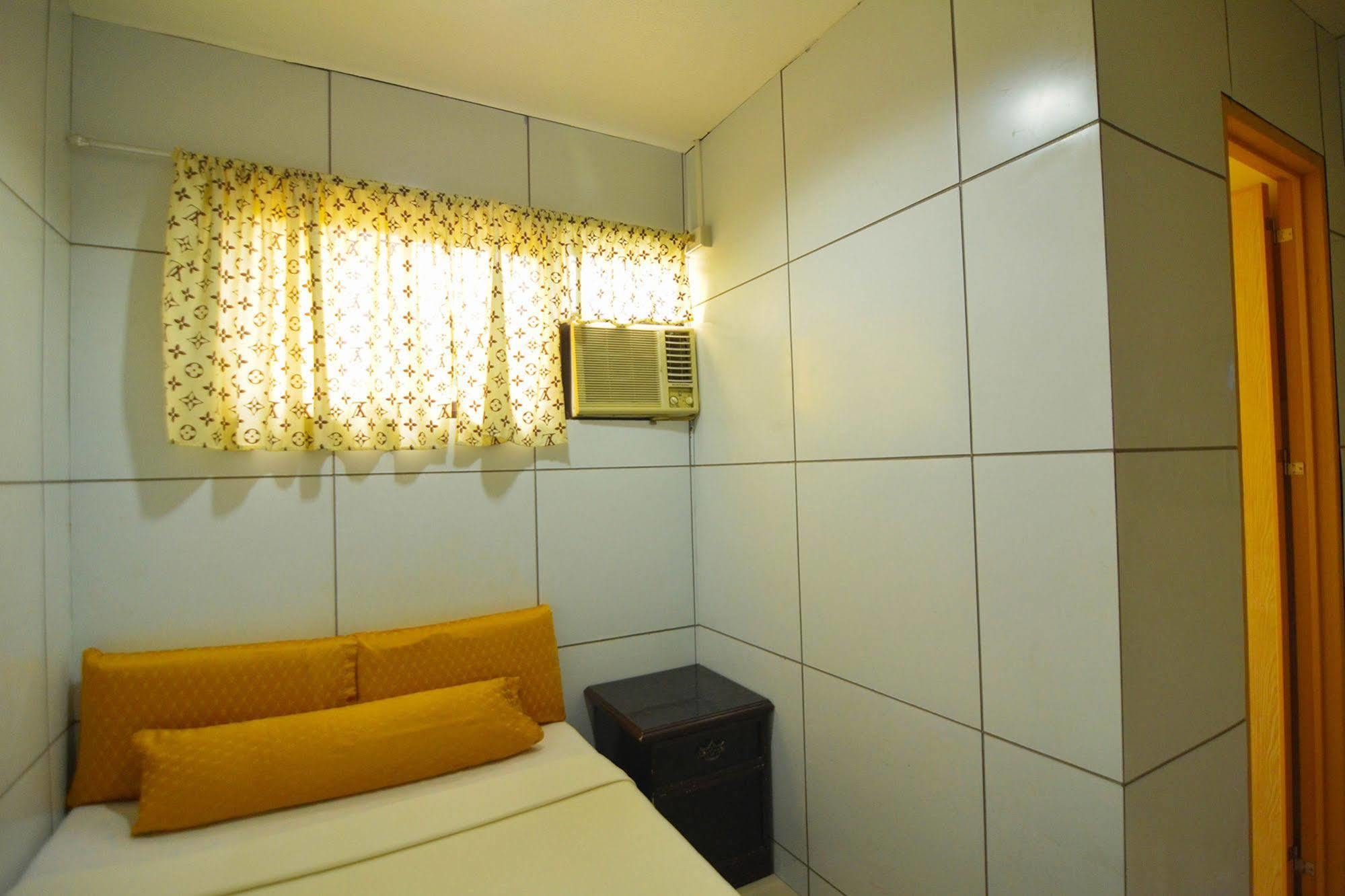 Oyo 197 Sunny Point Hotel ダバオ　シティ エクステリア 写真