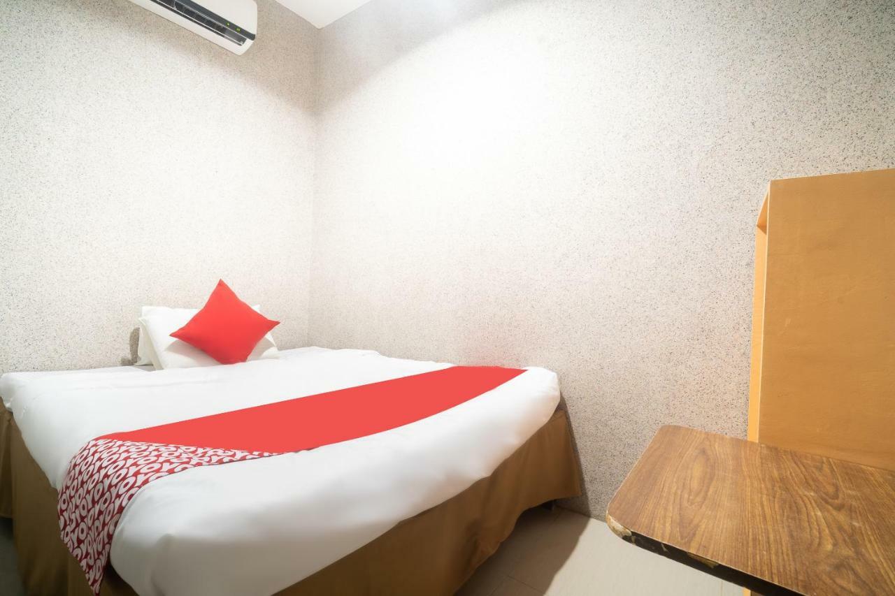 Oyo 197 Sunny Point Hotel ダバオ　シティ エクステリア 写真
