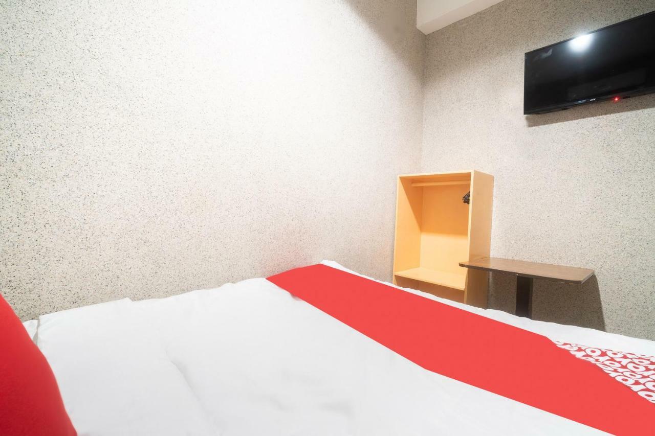 Oyo 197 Sunny Point Hotel ダバオ　シティ エクステリア 写真